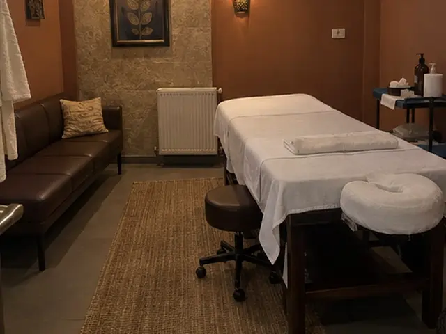 Deri kanepeli, halılı masaj odası — Büyükçekmece, Masaj Salonun
